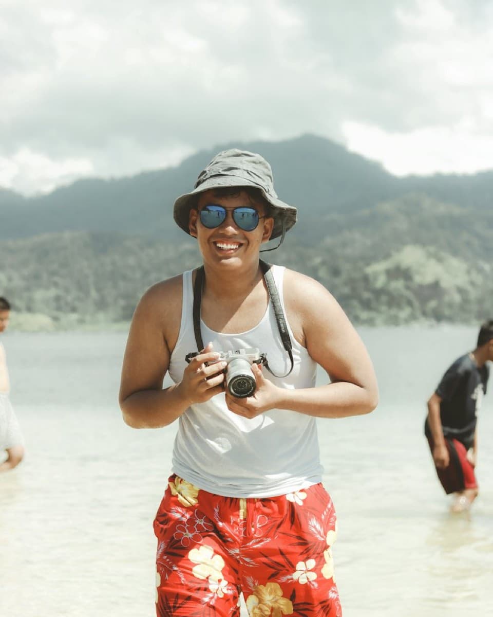 Sample photo: a man in the sea holding a camera